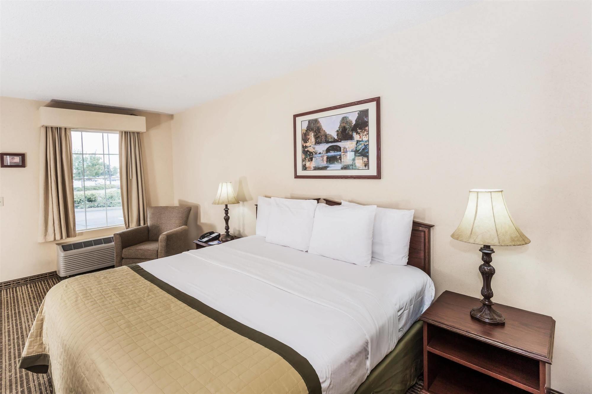 Baymont By Wyndham Valdosta At Valdosta Mall Extérieur photo